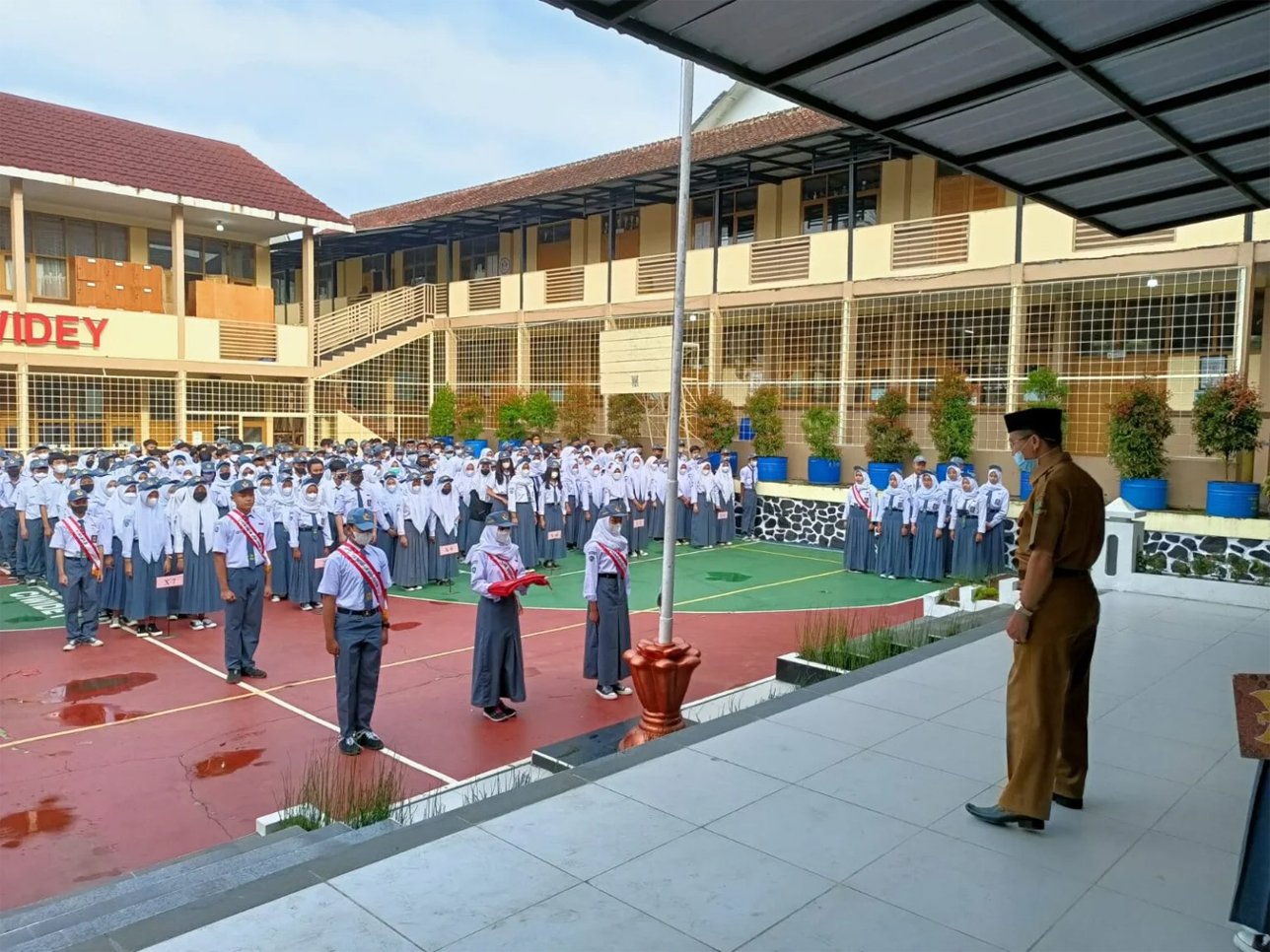 Upacara Pertama Di Awal PTM 100%